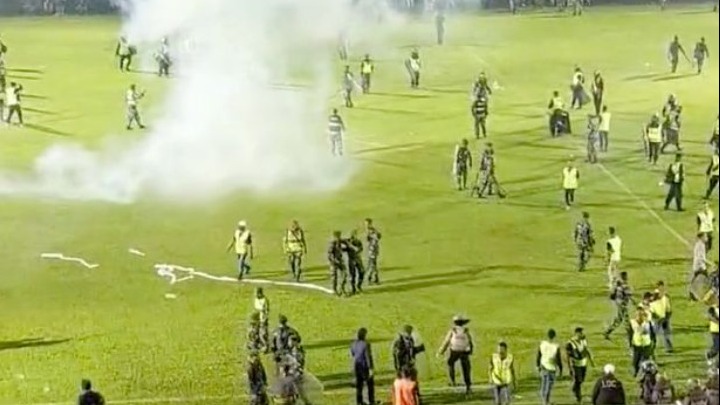 Ινδονησία: Πολύνεκρα επεισόδια σε ποδοσφαιρικό ματς